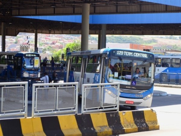 Motoristas de ônibus paralisam terminais em Campinas