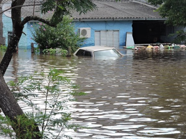 Enchentes no Rio Grande do Sul: milhares desalojados em meio às festas de final de ano
