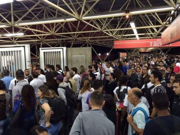 Terceirização, corrupção e repressão levam a mais um dia de caos no metrô de SP