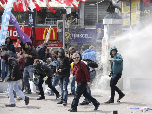 Forte repressão policial em atos do 1º de Maio na Turquia