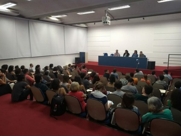 Debate com Nicolás del Caño lota auditório do IFCH-Unicamp