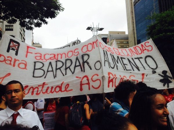 Confira as primeiras imagens do ato na Av Paulista